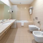 Просторная ванная комната в категории «Делюкс Модус»