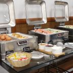 Завтрак «Шведский стол» с 07:00 до 11:00 на 2 этаже