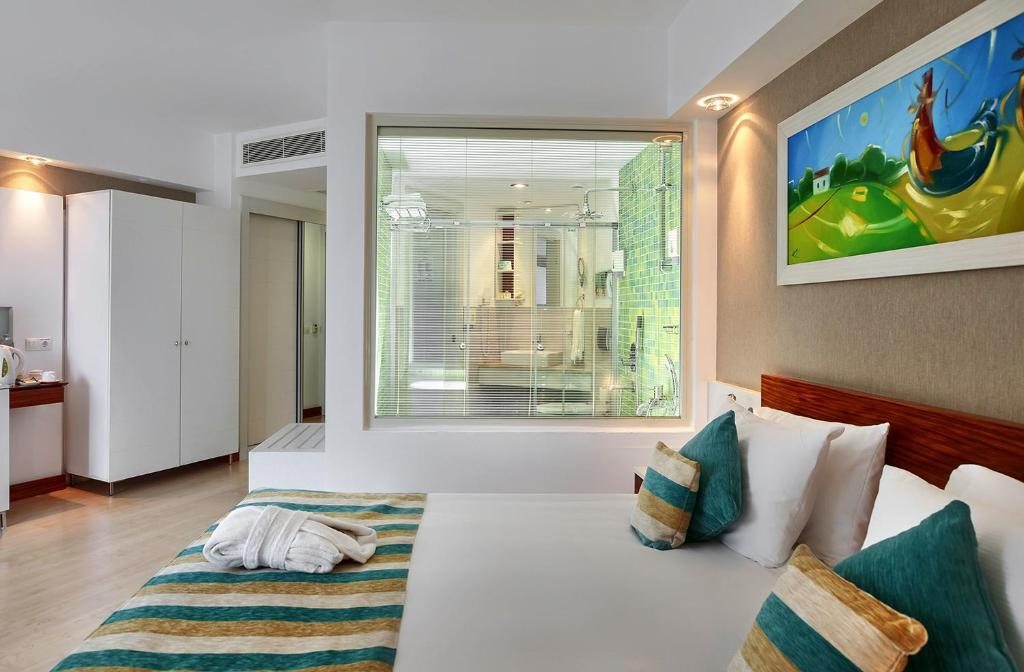 Двухместный (Улучшенный двухместный номер с 1 кроватью и видом на море) отеля Sunis Evren Beach, Сиде