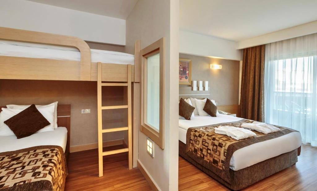 Семейный (Семейная двухъярусная кровать, вид на окрестности) курортного отеля Sunis Kumkoy Beach Resort Hotel & Spa, Сиде