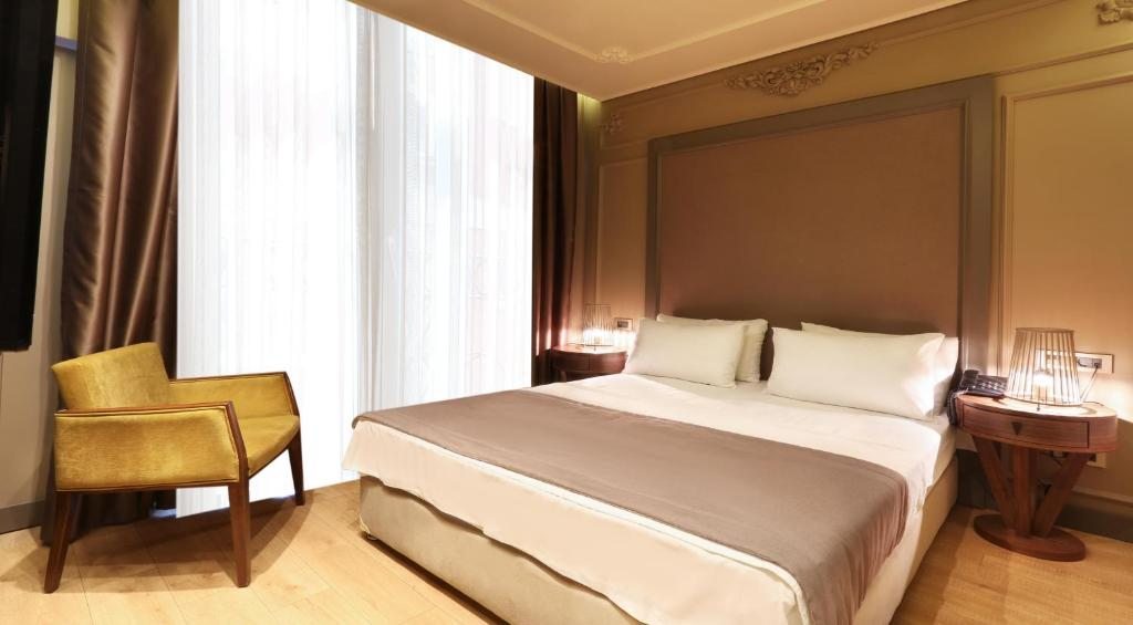 Двухместный (Стандартный двухместный номер с 1 кроватью) отеля Taksim Premium Hotel, Стамбул