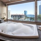 Сьюит (Улучшенный пентхаус с видом на море), Taxim Suites & Residences Istanbul