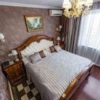 Люкс (Гранд ЛА), Гостиница Новороссийск