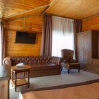 De Luxe (Делюкс "Cairo"), Отель Allure Lodge