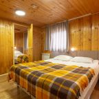 Шестиместный (Семейный домик №1), Отель Allure Lodge