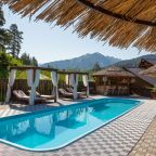 Бассейн для проживающих гостей, Отель Allure Lodge