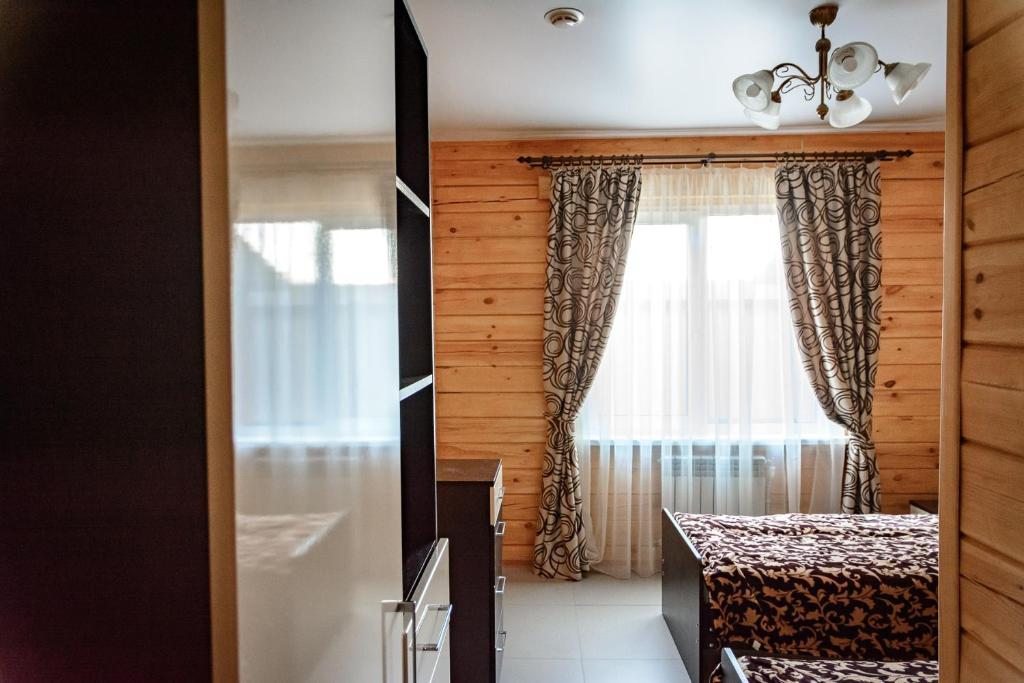 Двухместный (Двухместный с 1 кроватью или 2 отдельными кроватями и душем) гостевого дома Тайга, Листвянка