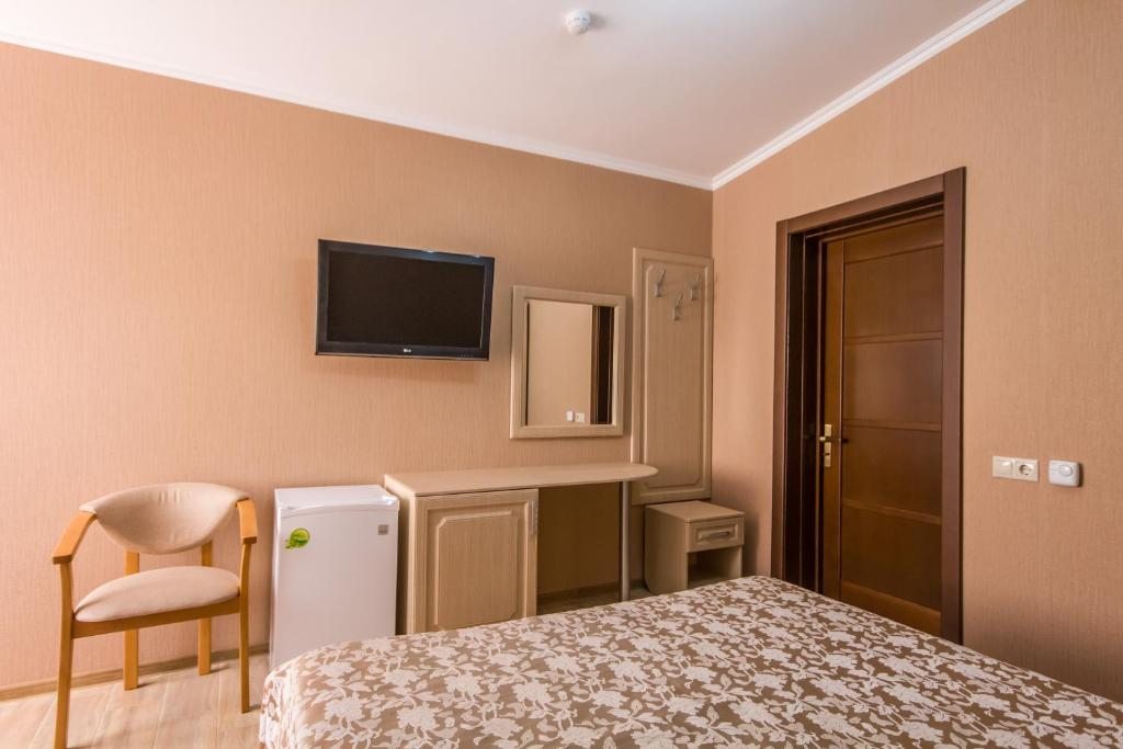 Двухместный (Двухместный номер Делюкс с 1 кроватью или 2 отдельными кроватями и балконом) отеля СеАр, Адлер
