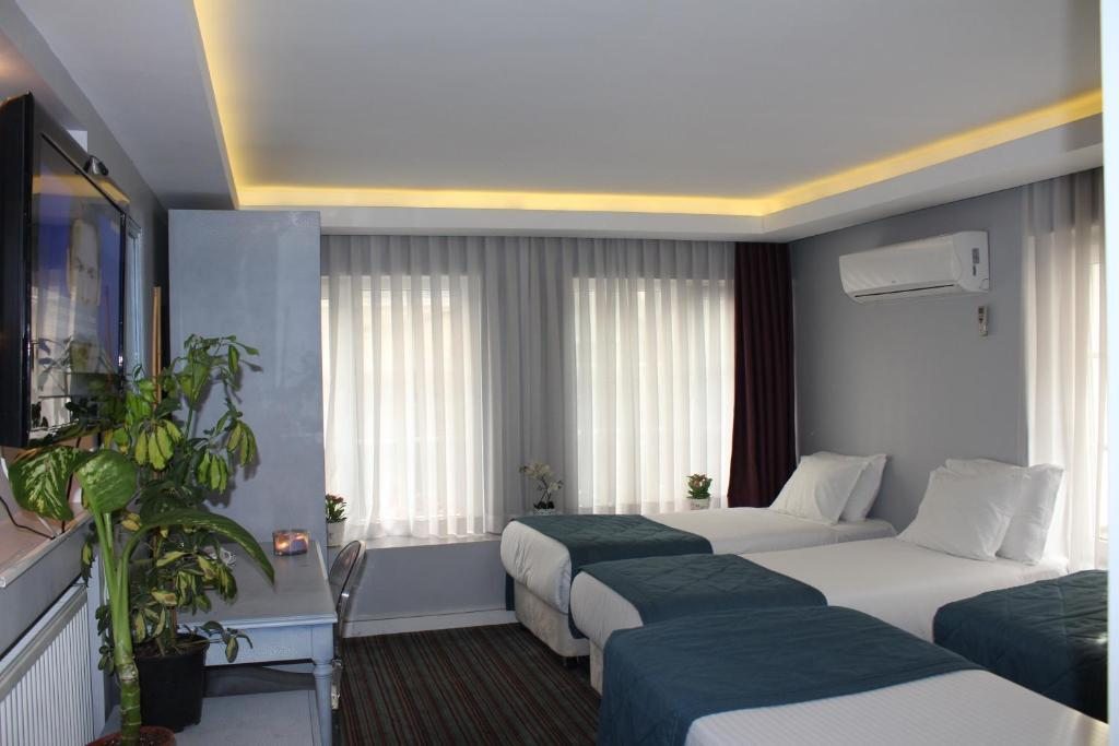 Четырехместный (Четырехместный номер) отеля Taksim Santa Lucia Hotel, Стамбул