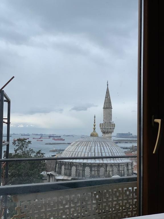 Сьюит (Люкс Ottoman с видом на море) отеля Ada Hotel Istanbul, Стамбул