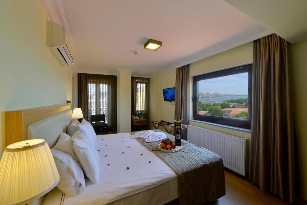 Двухместный (Двухместный номер Делюкс с 1 кроватью или 2 отдельными кроватями и видом на море) отеля Agora Life Hotel, Стамбул