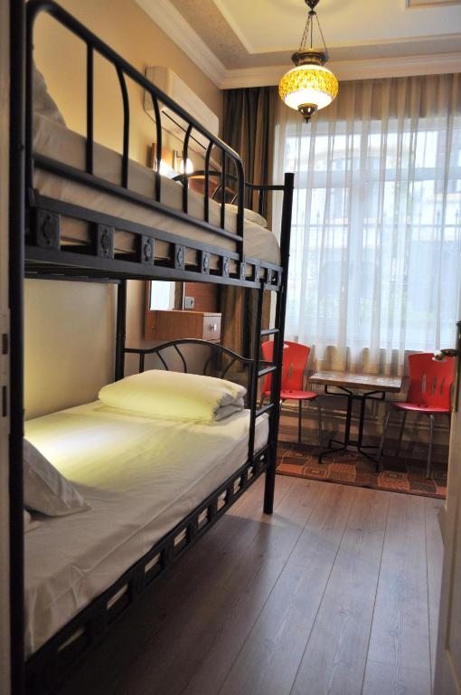 Двухместный (Бюджетный двухместный номер с 2 отдельными кроватями) хостела Antique Hostel, Стамбул