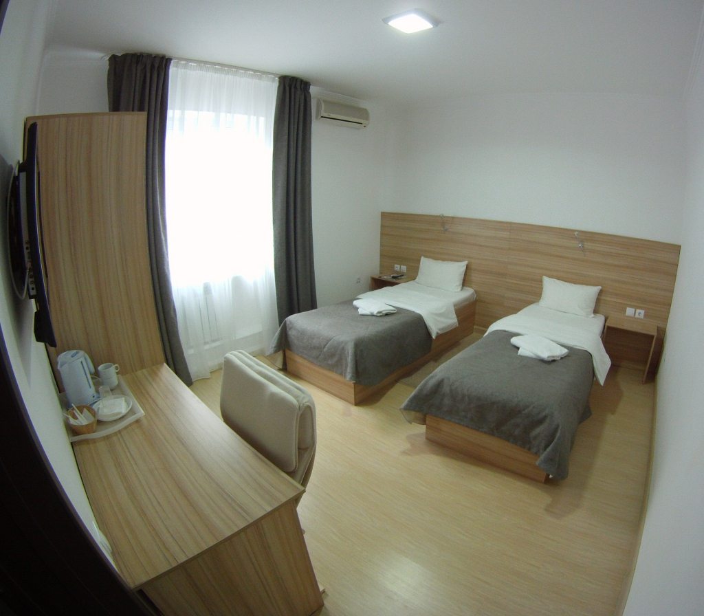 Двухместный (Комфорт, С двумя раздельными кроватями) гостиницы Форсаж, Сочи