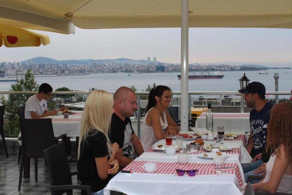 Двухместный (Двухместный номер с 1 кроватью и видом на город) гостевого дома Ararat Hotel, Стамбул