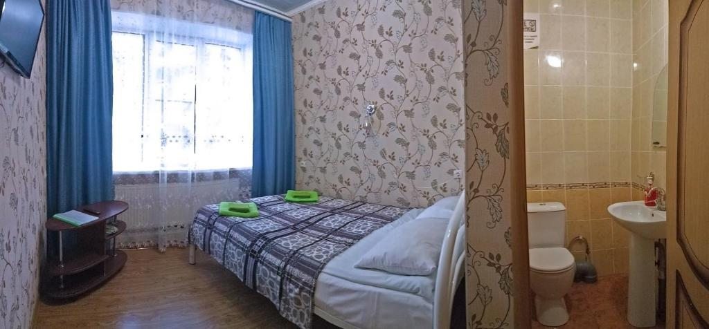 Двухместный (Бюджетный двухместный номер с 2 отдельными кроватями) парк-отеля Изумруд, Мостовской