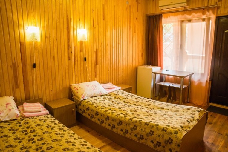 Двухместный (Стандарт, 1 этаж, две односпальные кровати) гостиницы Приют Странника, Орлиное, Крым