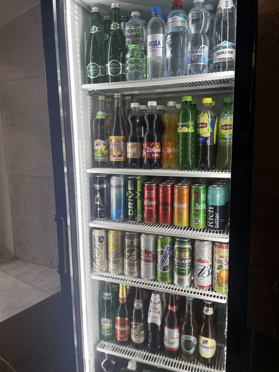 Торговый автомат (напитки), Гостиница Ист-Вест