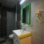 Двухместный (Стандартный двухместный номер с 2 отдельными кроватями), Azre Hotel