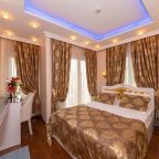 Двухместный (Двухместный номер Делюкс с 1 кроватью и балконом), Charm Hotel