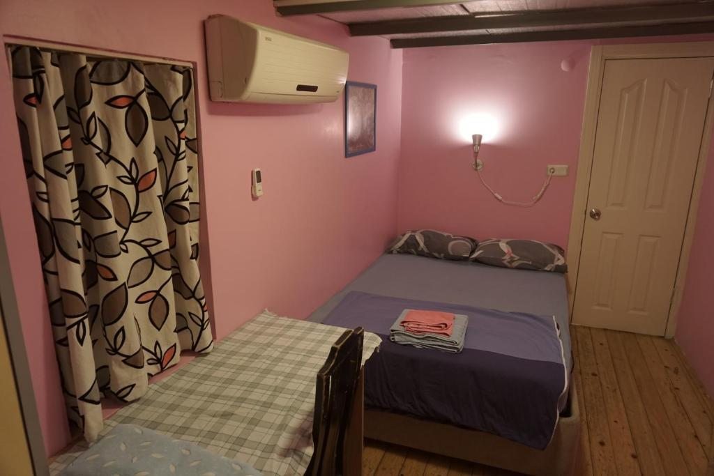 Двухместный (Двухместный номер с 1 кроватью и общей ванной комнатой) хостела Chillout Lya Hostel & Bar, Стамбул