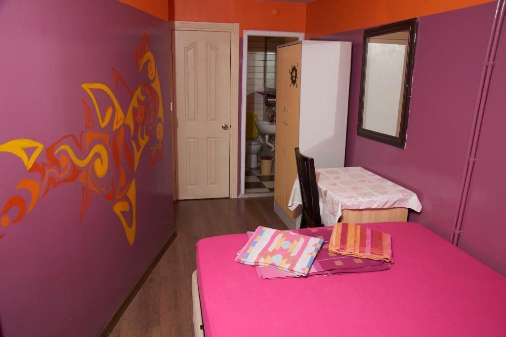 Двухместный (Двухместный номер с 1 кроватью и собственной ванной комнатой) хостела Chillout Lya Hostel & Bar, Стамбул