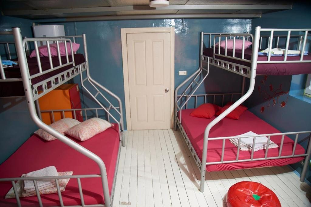 Номер (Кровать в общем номере для женщин с 4 кроватями) хостела Chillout Lya Hostel & Bar, Стамбул