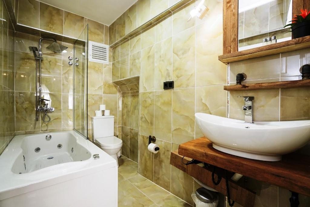 Сьюит (Полулюкс), Cube Suites