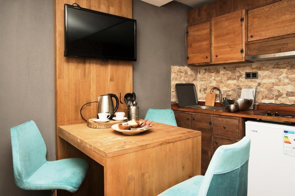 Двухместный (Двухместный номер эконом-класса с мини-кухней), Cube Suites