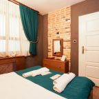 Двухместный (Двухместный номер эконом-класса с мини-кухней), Cube Suites