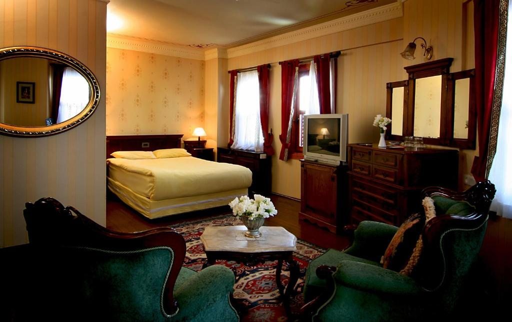 Сьюит (Угловой люкс) отеля Dersaadet Hotel Istanbul, Стамбул