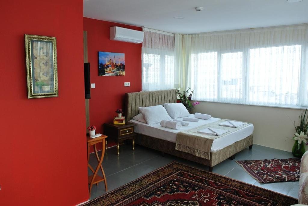 Двухместный (Двухместный номер с 1 кроватью и балконом, вид на море) апарт-отеля Emirhan Inn Apart Hotel, Стамбул