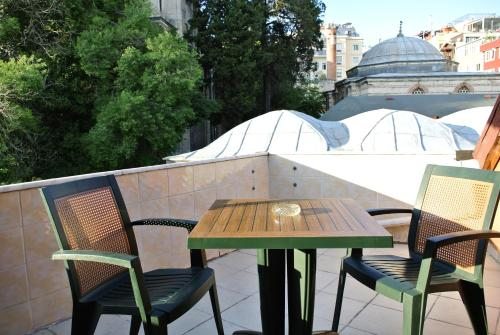 Семейный (Апартаменты с 2 спальнями и балконом) апарт-отеля Emirhan Inn Apart Hotel, Стамбул
