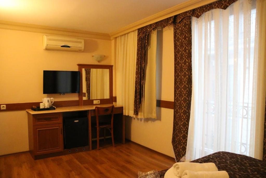 Двухместный (Двухместный номер на цокольном этаже) отеля Grand Peninsula Hotel, Стамбул