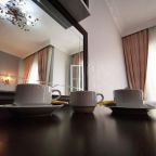 Семейный (Семейный номер), Hotel Broken Column