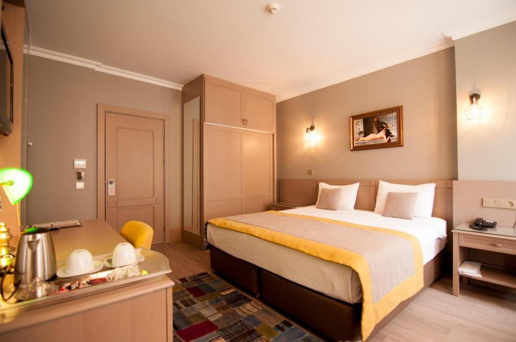 Двухместный (Улучшенный двухместный номер с 1 кроватью и турецкой баней) отеля Hotel Seraglio, Стамбул