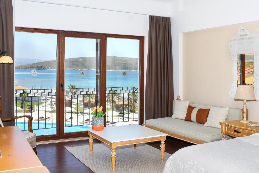 Двухместный (Номер с кроватью размера «king-size» и видом на море) отеля Premier Solto, Алачати