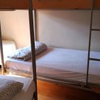 Номер (Односпальная кровать в общем номере с 6 кроватями), Kevin's Hostel