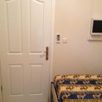 Номер (Односпальная кровать в общем мужском номере), Kevin's Hostel