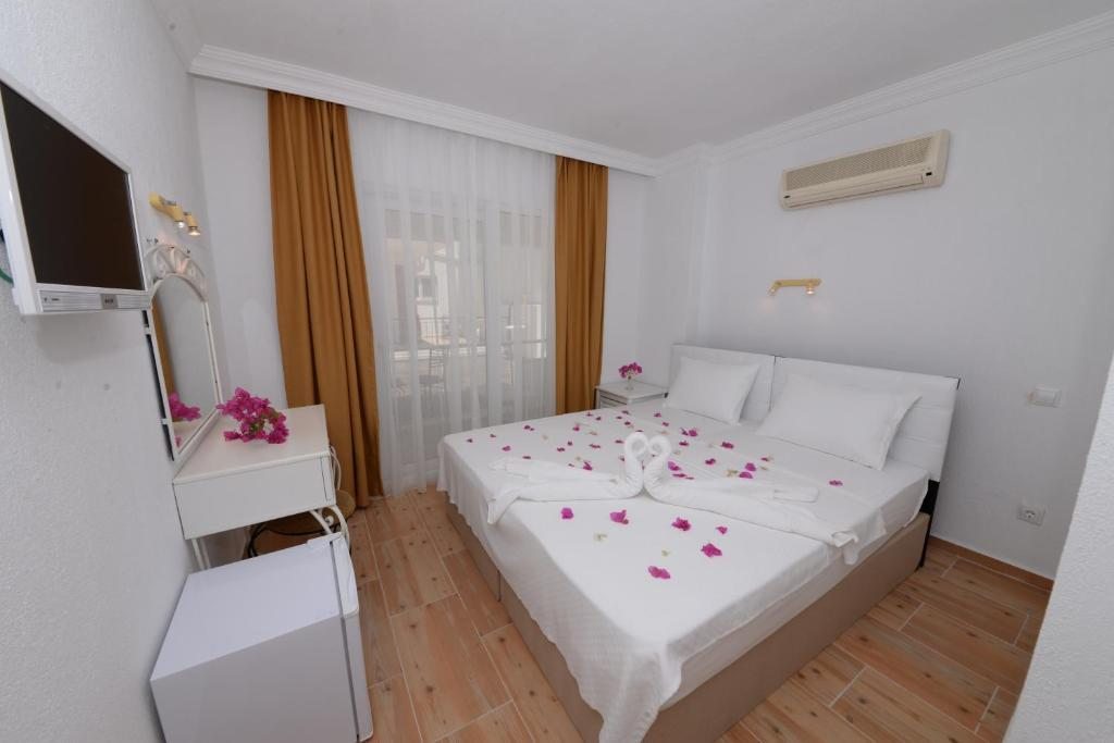 Двухместный (Классический двухместный номер с 1 кроватью или 2 отдельными кроватями) семейного отеля Neruda Pension, Калкан