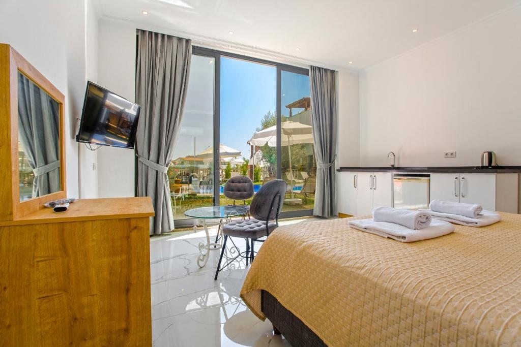 Двухместный (Двухместный номер с 1 кроватью и видом на бассейн) отеля Nur Suites & Hotels, Калкан