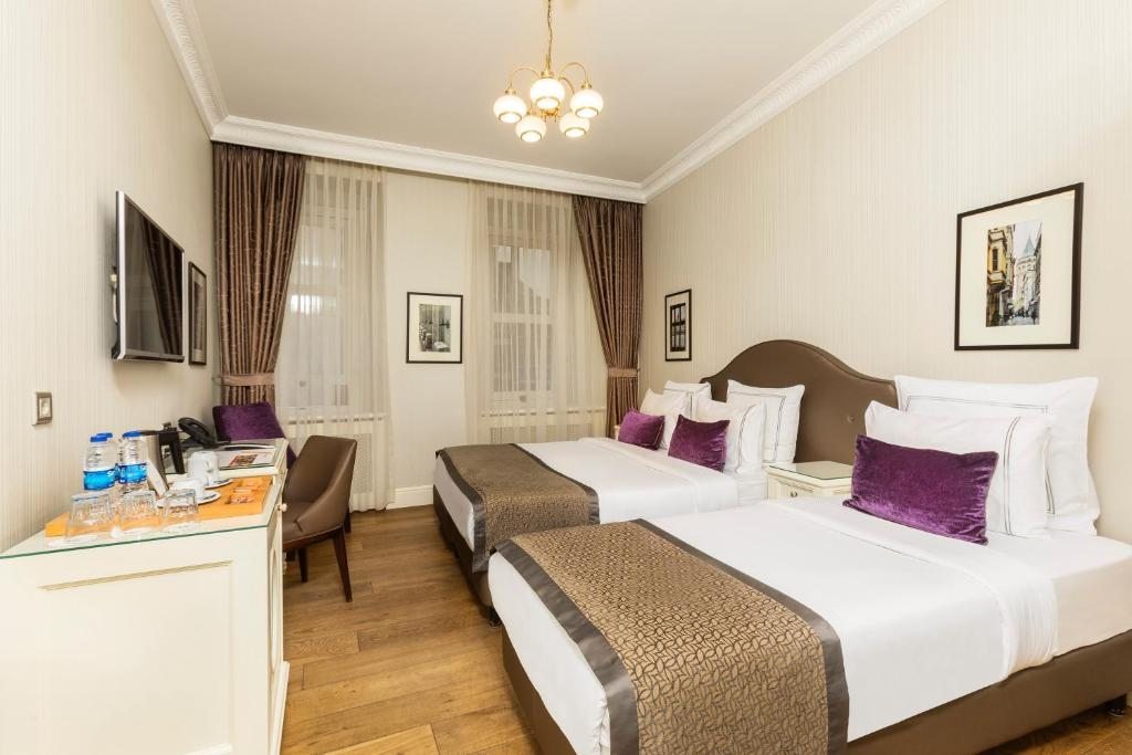 Трехместный (Трехместный номер Делюкс) отеля Meroddi Galata Mansion, Стамбул