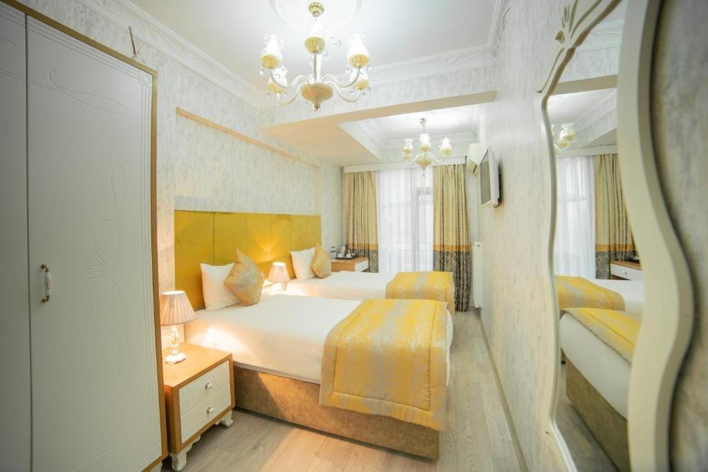 Двухместный (Улучшенный двухместный номер с 1 кроватью или 2 отдельными кроватями и внутренним двориком) отеля Miran Hotel, Стамбул