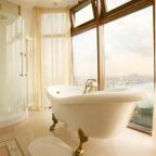 ванная комната в люксе "Париж"
