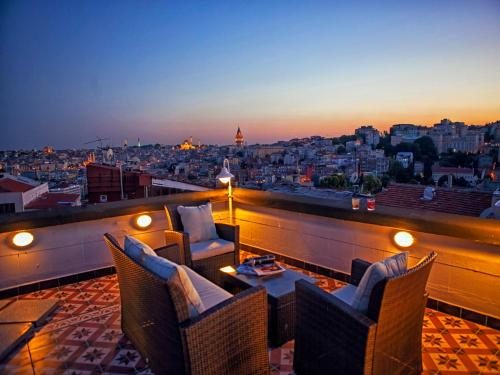 Апартаменты (Апартаменты с 1 спальней и террасой, частичный вид на море) апартамента MySuite Istanbul Cihangir Square, Стамбул