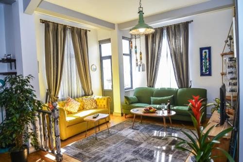 Семейный (Апартаменты с 3 спальнями, турецкой баней и балконом) апартамента MySuite Istanbul Cihangir Square, Стамбул