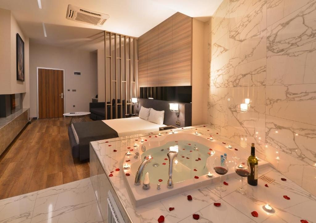 Сьюит (Суперлюкс с гидромассажной ванной) отеля Nish İstanbul Suites & Hotel, Стамбул