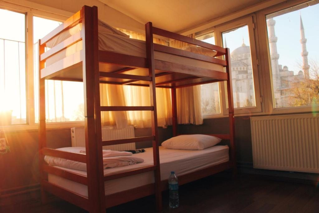Номер (Кровать в общем 8-местном номере) хостела Nobel Hostel, Стамбул