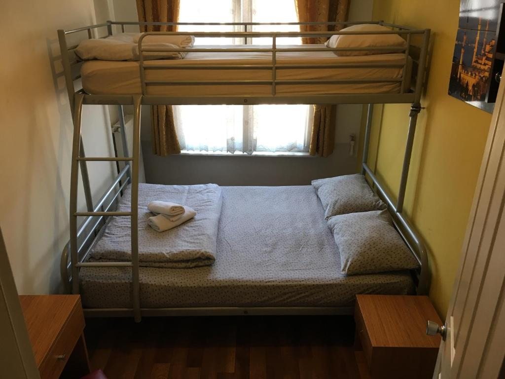 Трехместный (Трехместный номер эконом-класса с общей ванной комнатой), Second Home Hostel