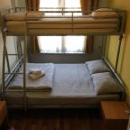 Трехместный (Трехместный номер эконом-класса с общей ванной комнатой), Second Home Hostel