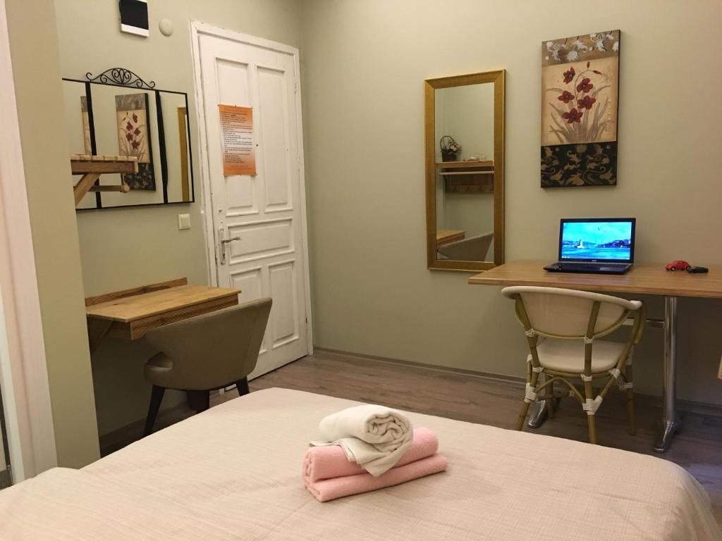 Студио (Двухместный номер-студио Делюкс с 1 кроватью), Second Home Hostel